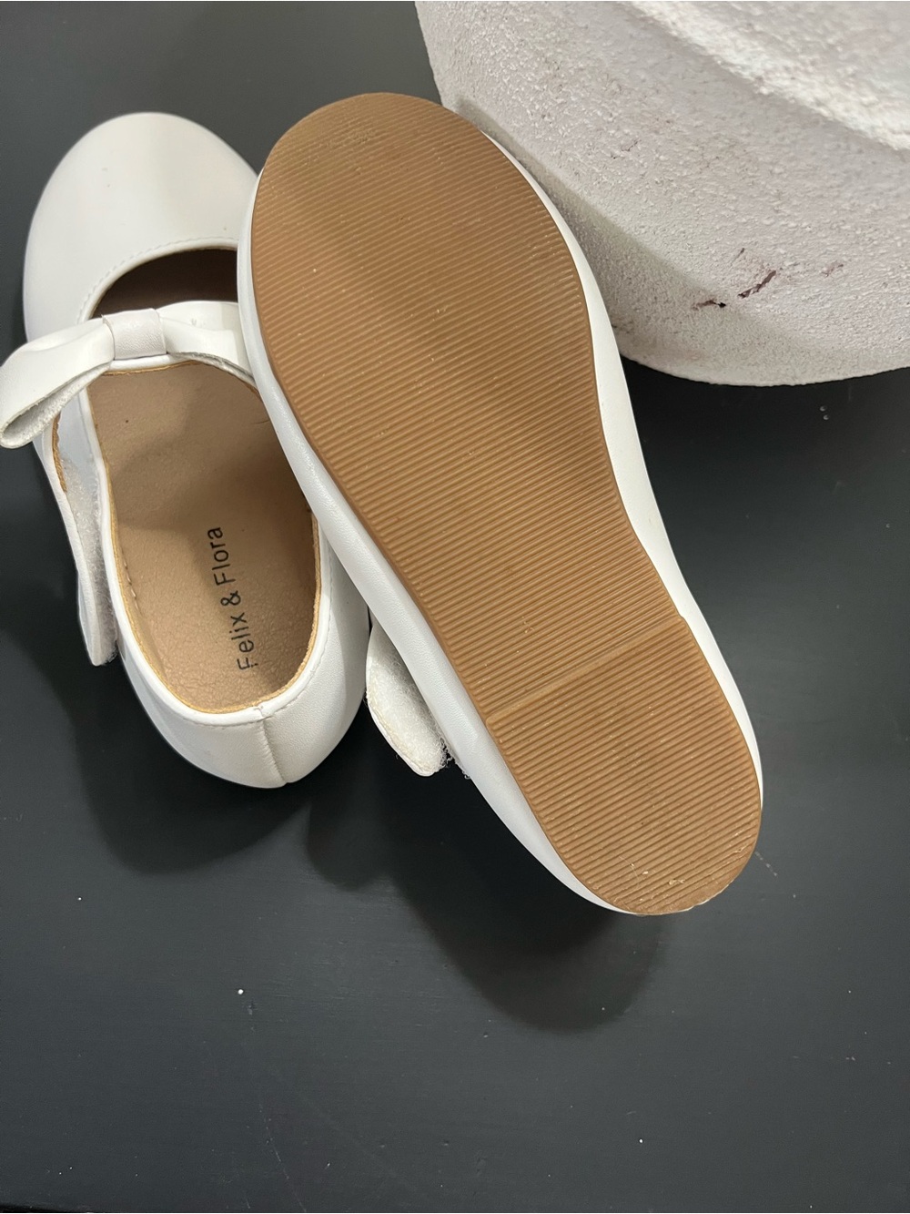 Girls White Bow Ballet Flats - Kids Shoes - Picture 2 of 2